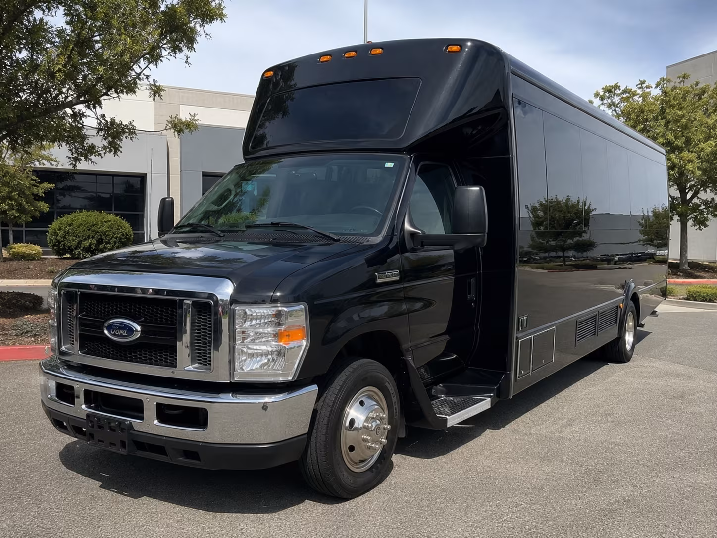 party buses to wild lynx and timberwolves games in st paul and minneapolis