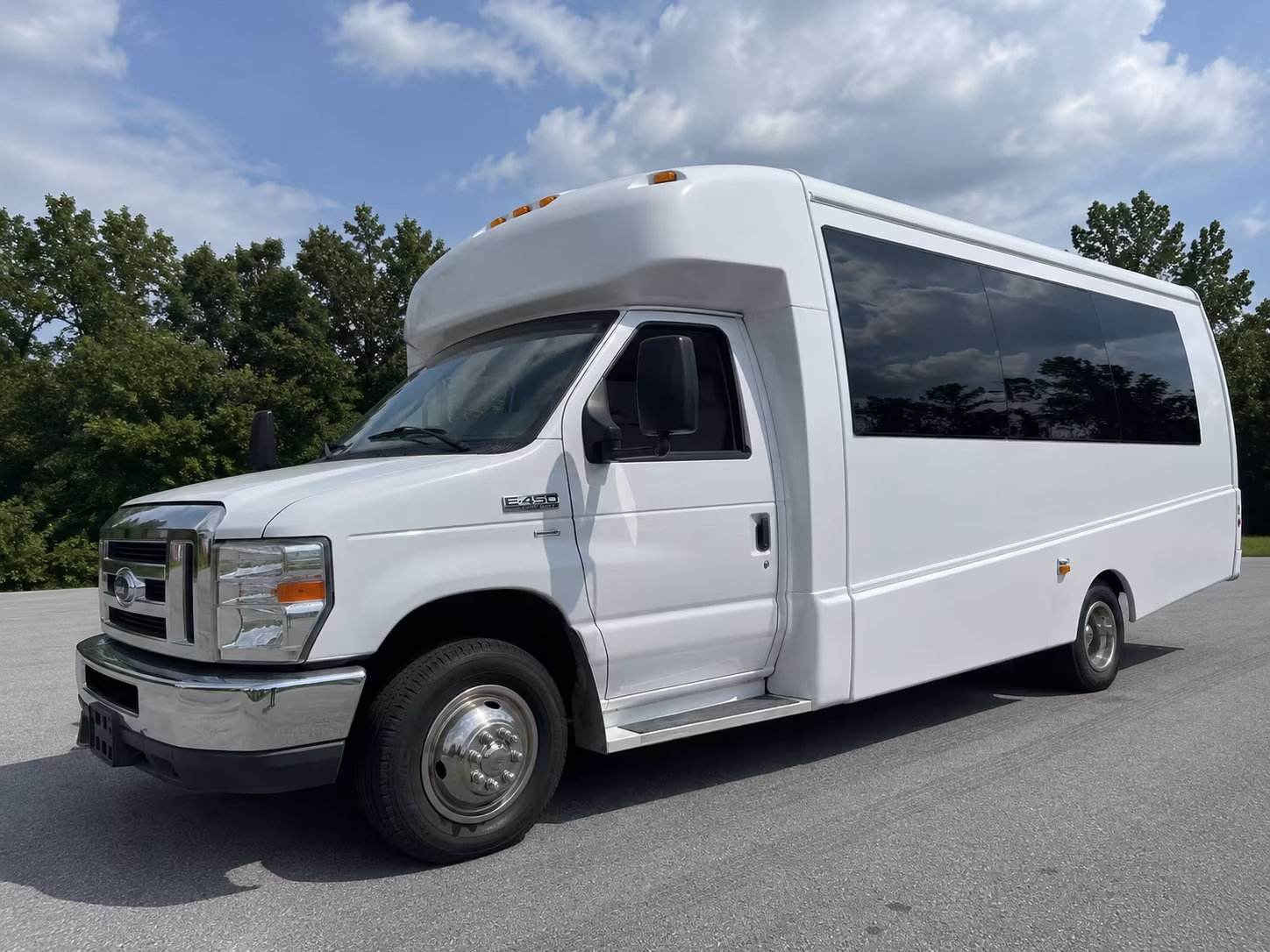 sweet 16 and quinceanera party buses serving woodbury and the east metro